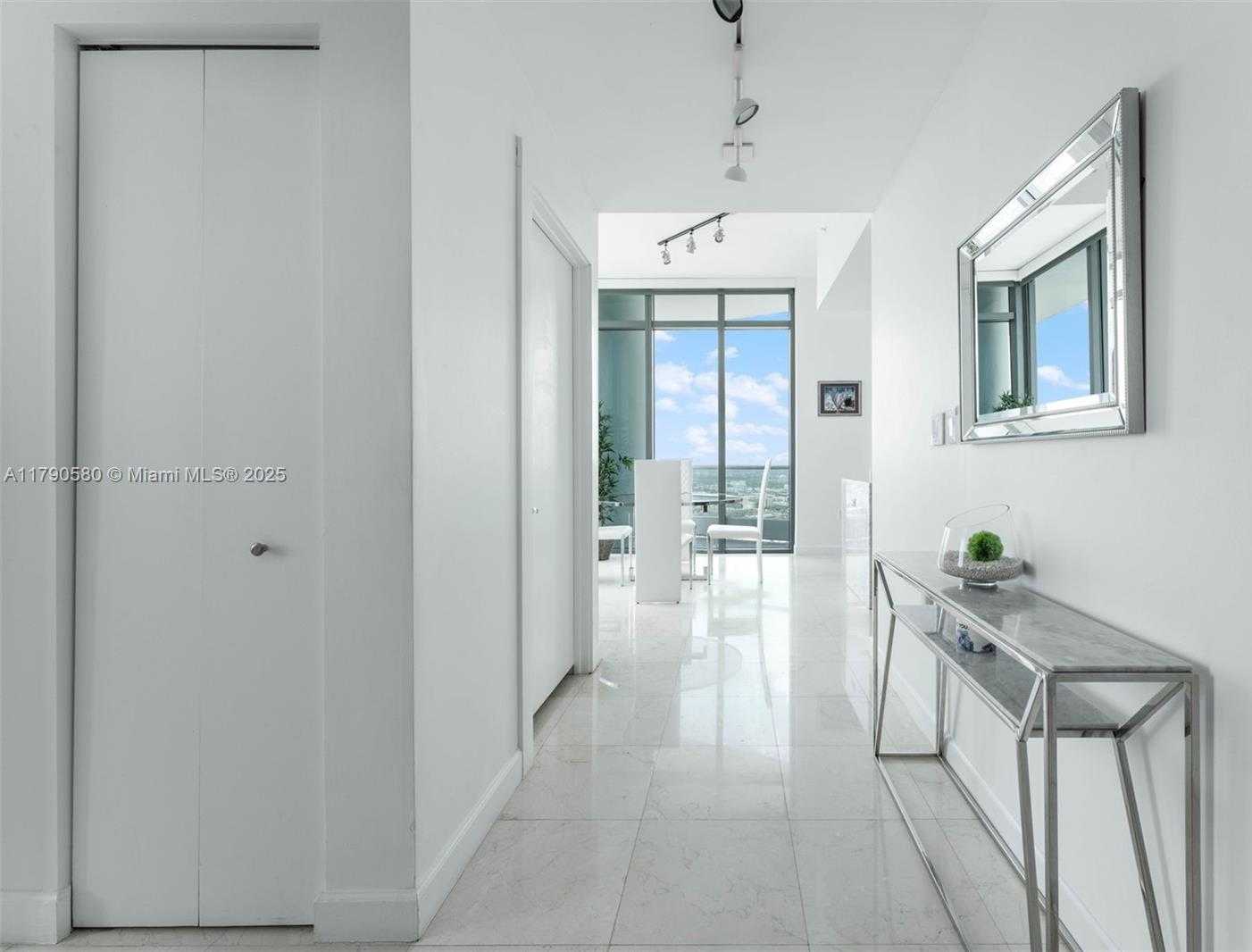 Small Image of 900 BISCAYNE BLVD #5812, Miami Number 2