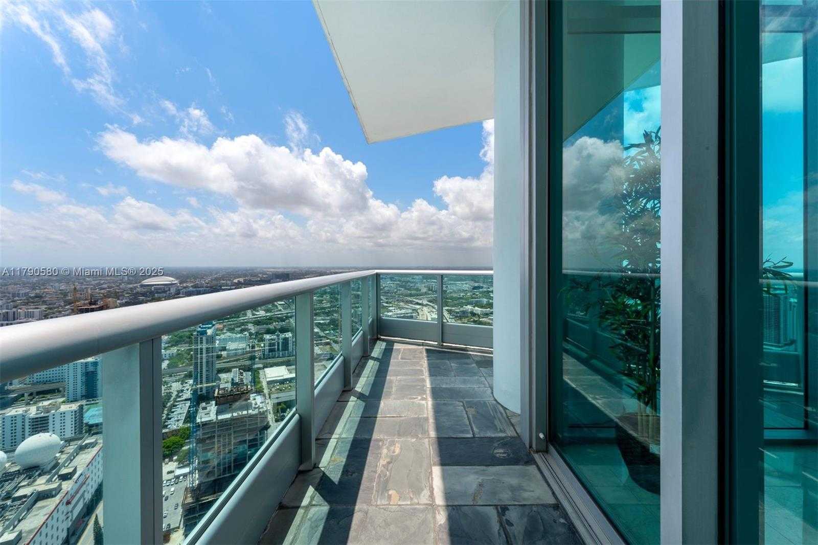 Small Image of 900 BISCAYNE BLVD #5812, Miami Number 25
