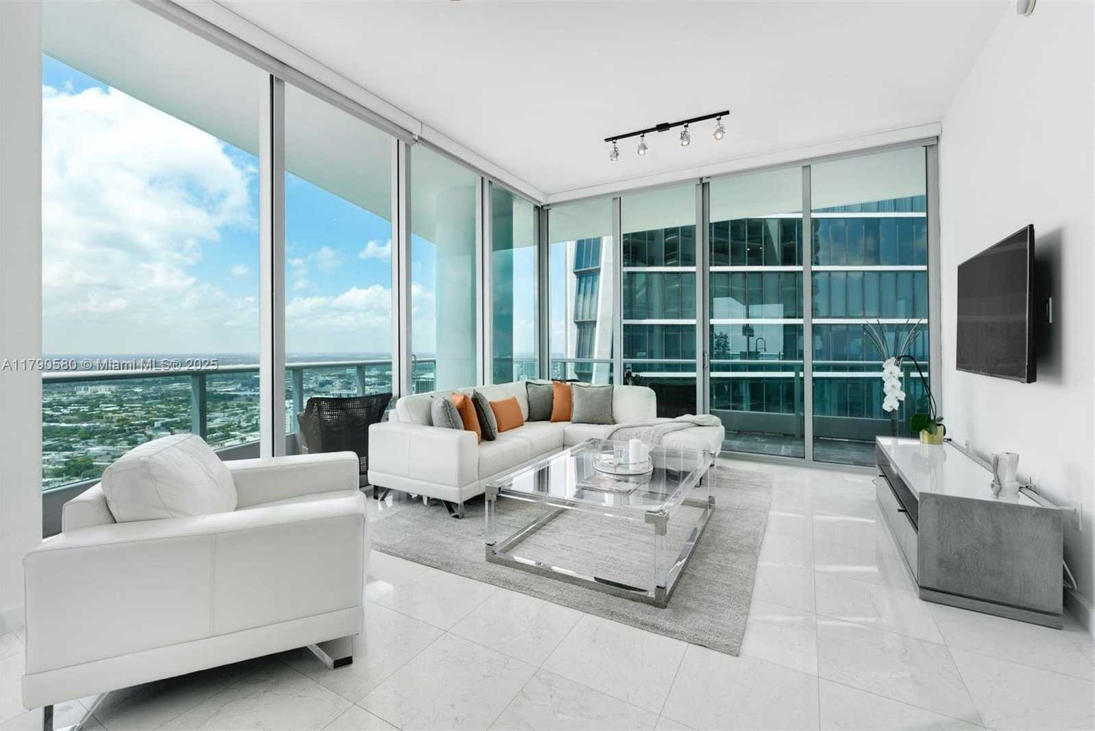 Small Image of 900 BISCAYNE BLVD #5812, Miami Number 3