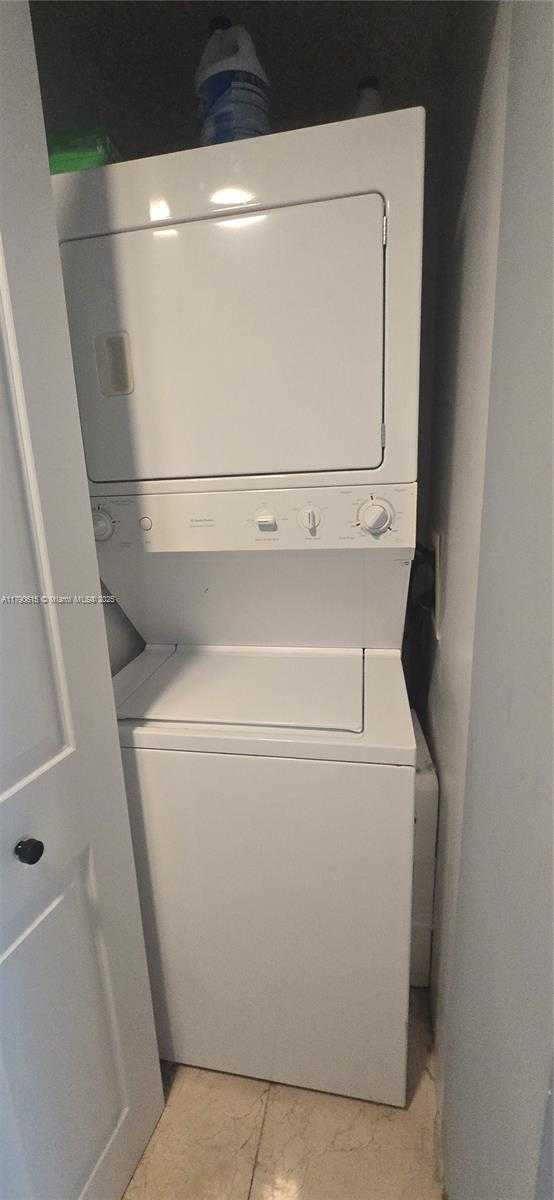 Small Image of 7900 HARBOR ISLAND DR #1024, North Bay Village Number 25