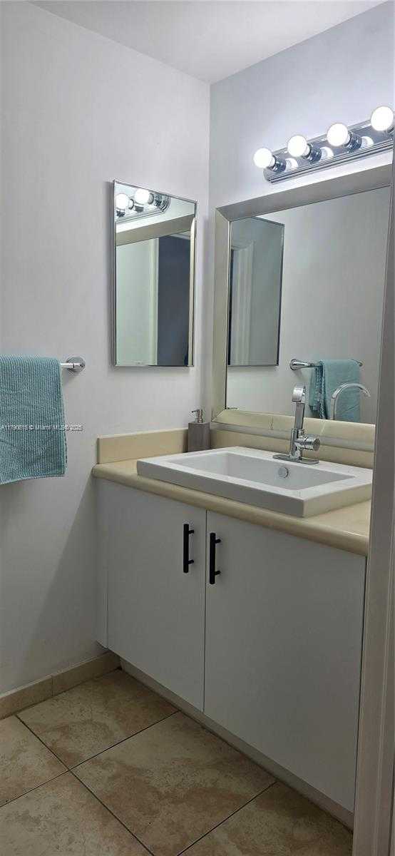 Small Image of 7900 HARBOR ISLAND DR #1024, North Bay Village Number 26