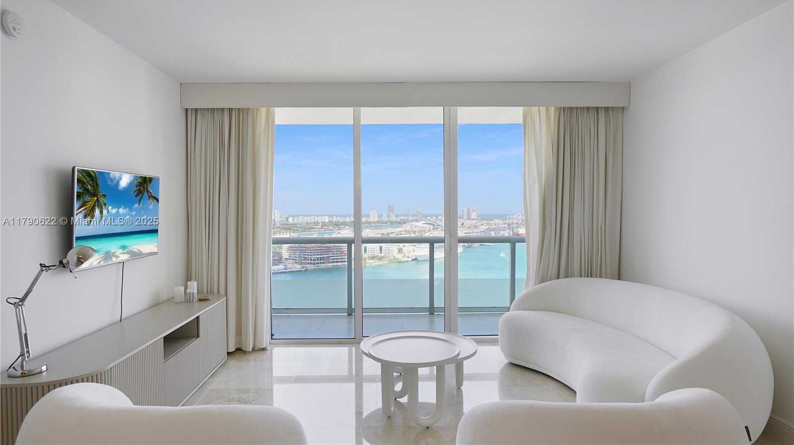 Small Image of 50 BISCAYNE BLVD #3208, Miami Number 3