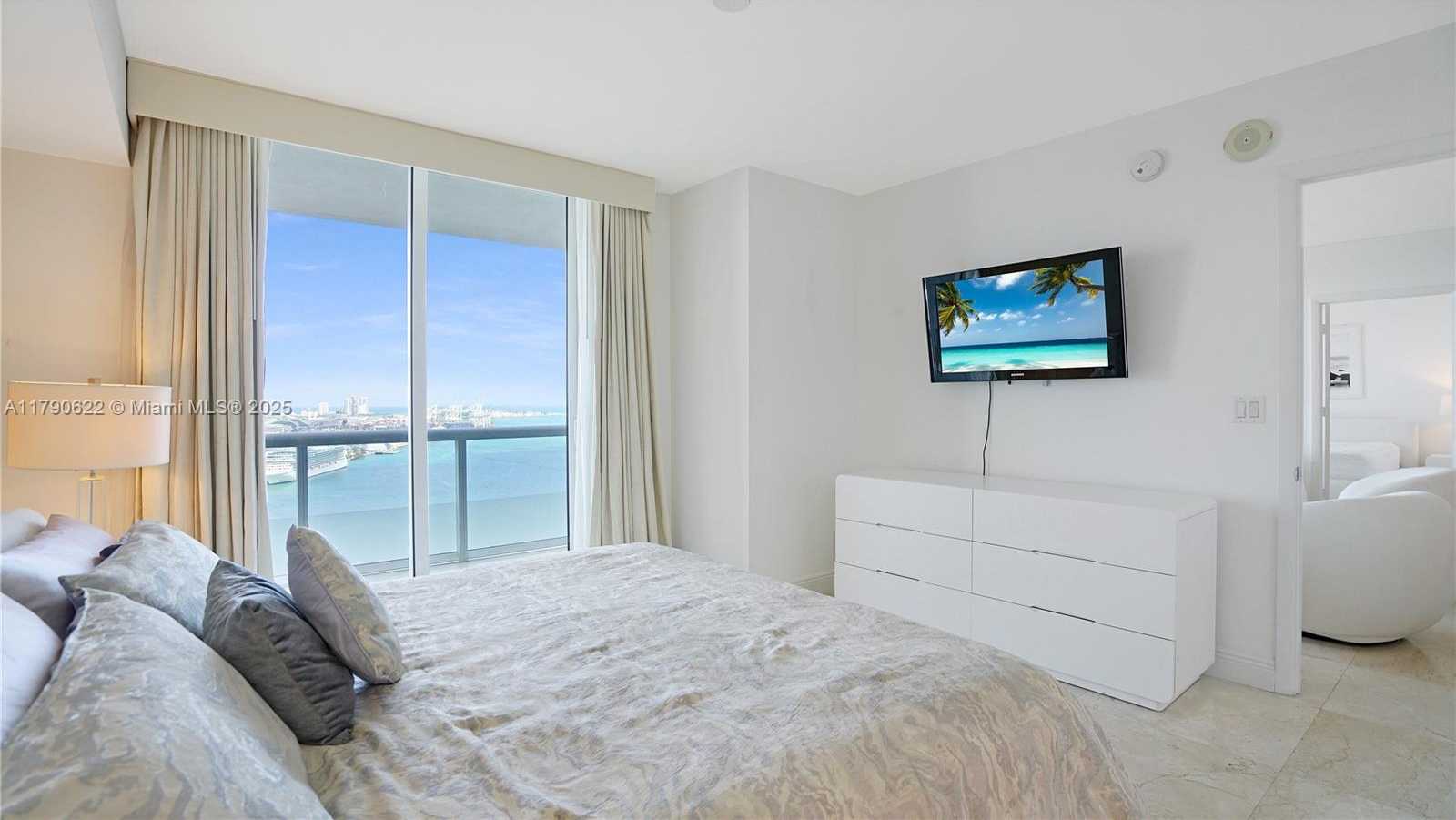 Small Image of 50 BISCAYNE BLVD #3208, Miami Number 32