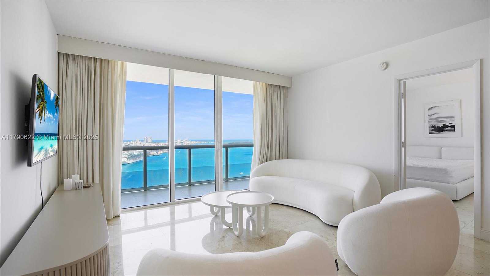 Small Image of 50 BISCAYNE BLVD #3208, Miami Number 4