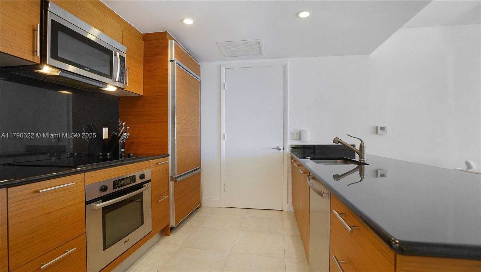 Small Image of 50 BISCAYNE BLVD #3208, Miami Number 9