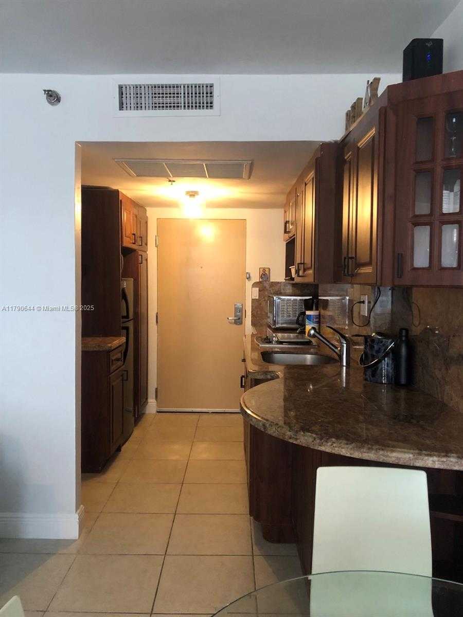 Small Image of 19201 COLLINS AVE #622, Sunny Isles Beach Number 4