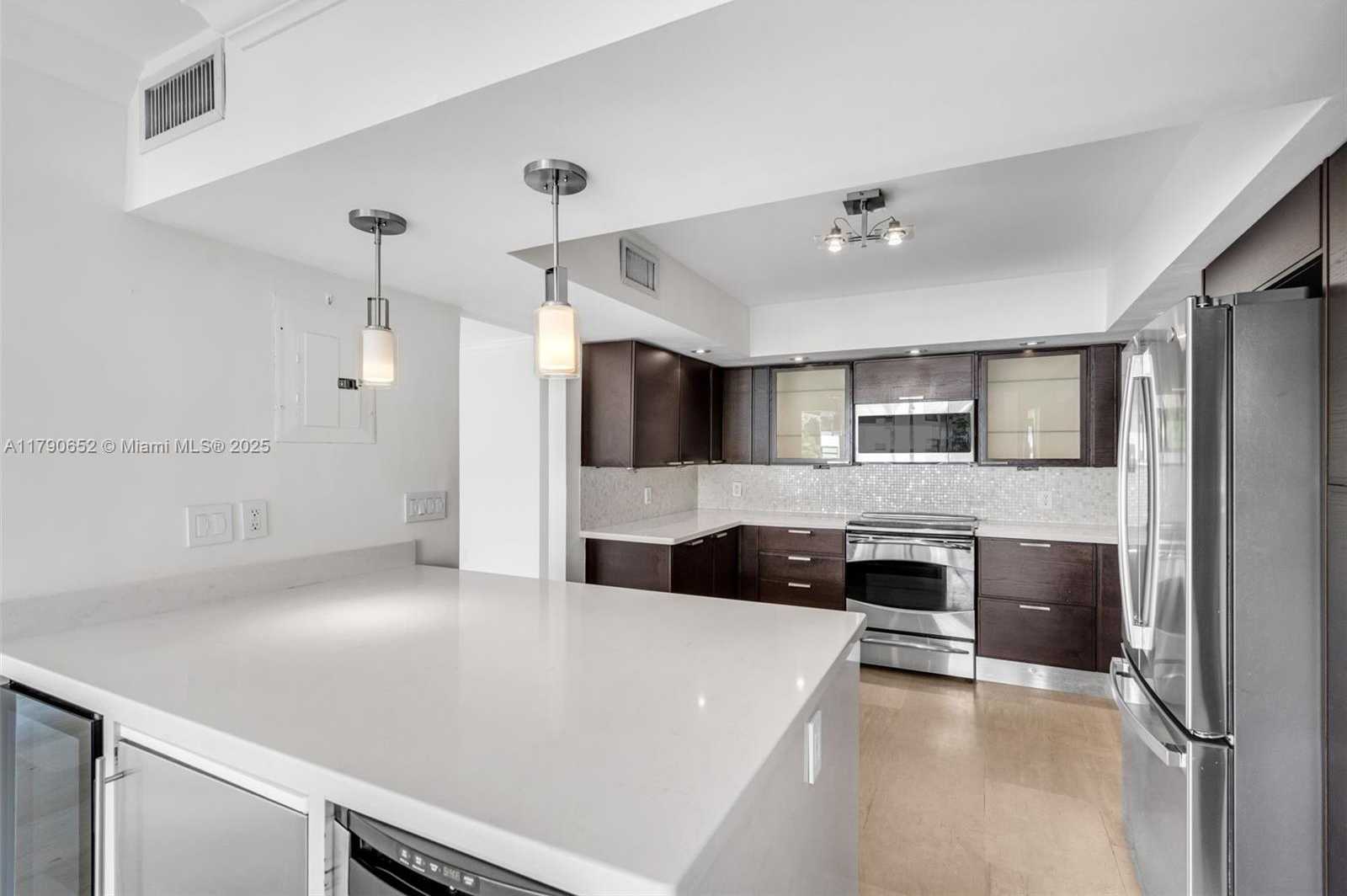 Small Image of 155 OCEAN LANE DR #300, Key Biscayne Number 11
