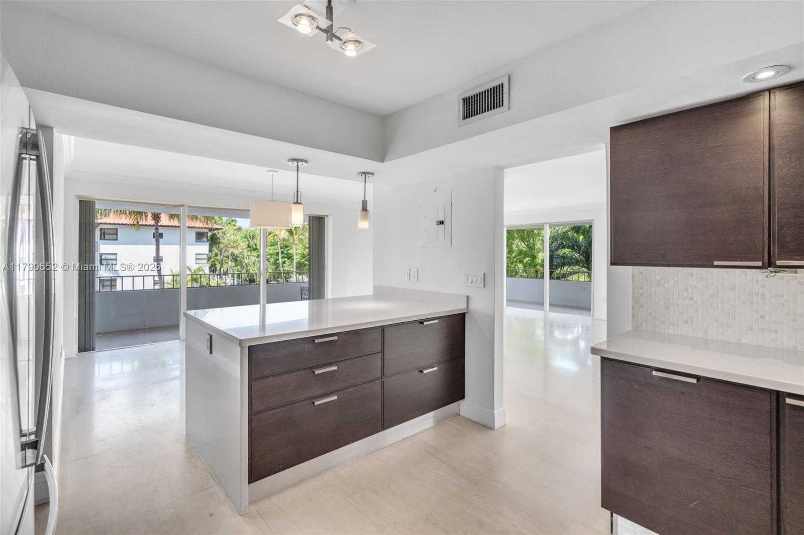 Small Image of 155 OCEAN LANE DR #300, Key Biscayne Number 12