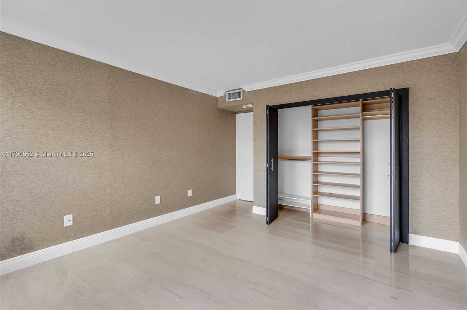 Small Image of 155 OCEAN LANE DR #300, Key Biscayne Number 18