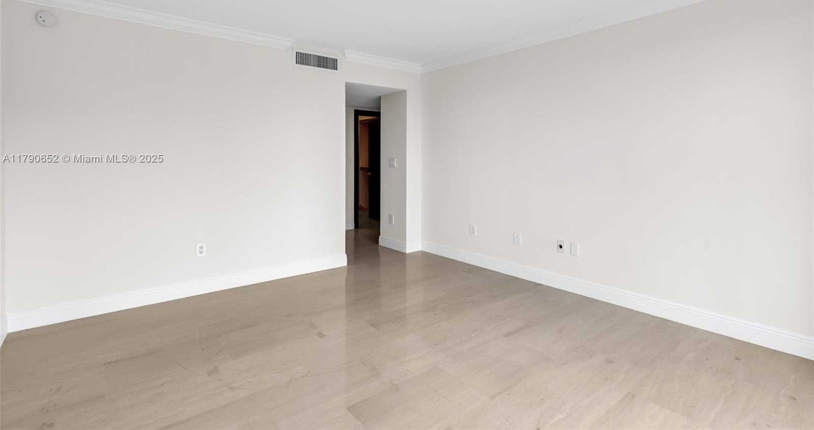 Small Image of 155 OCEAN LANE DR #300, Key Biscayne Number 22