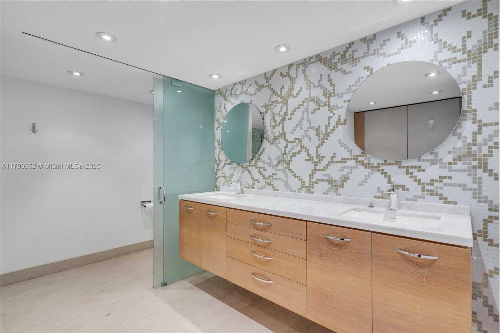 Small Image of 155 OCEAN LANE DR #300, Key Biscayne Number 24