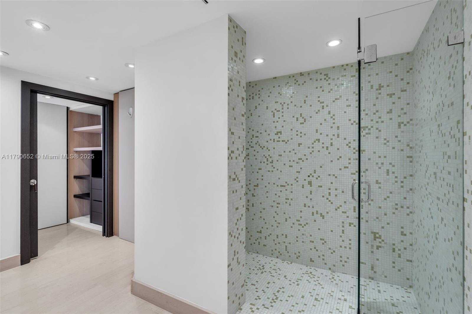 Small Image of 155 OCEAN LANE DR #300, Key Biscayne Number 25