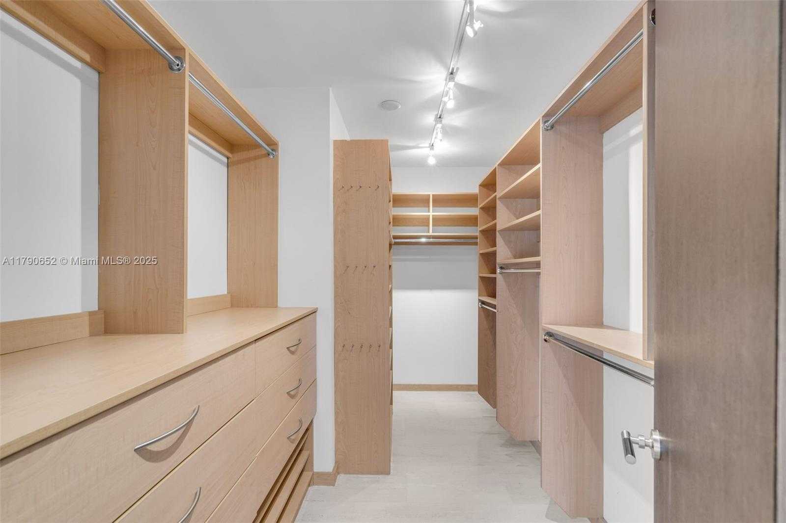 Small Image of 155 OCEAN LANE DR #300, Key Biscayne Number 26