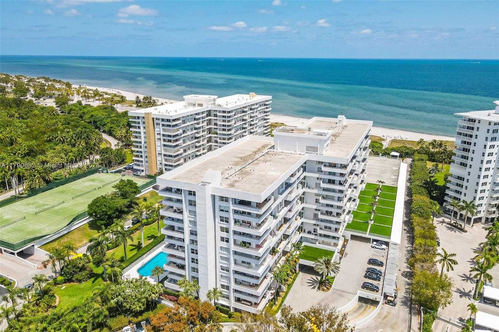 Small Image of 155 OCEAN LANE DR #300, Key Biscayne Number 39