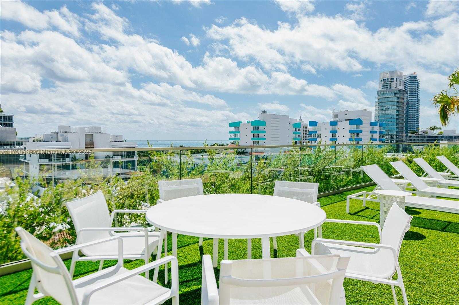 Small Image of 300 COLLINS AVE #2F, Miami Beach Number 14