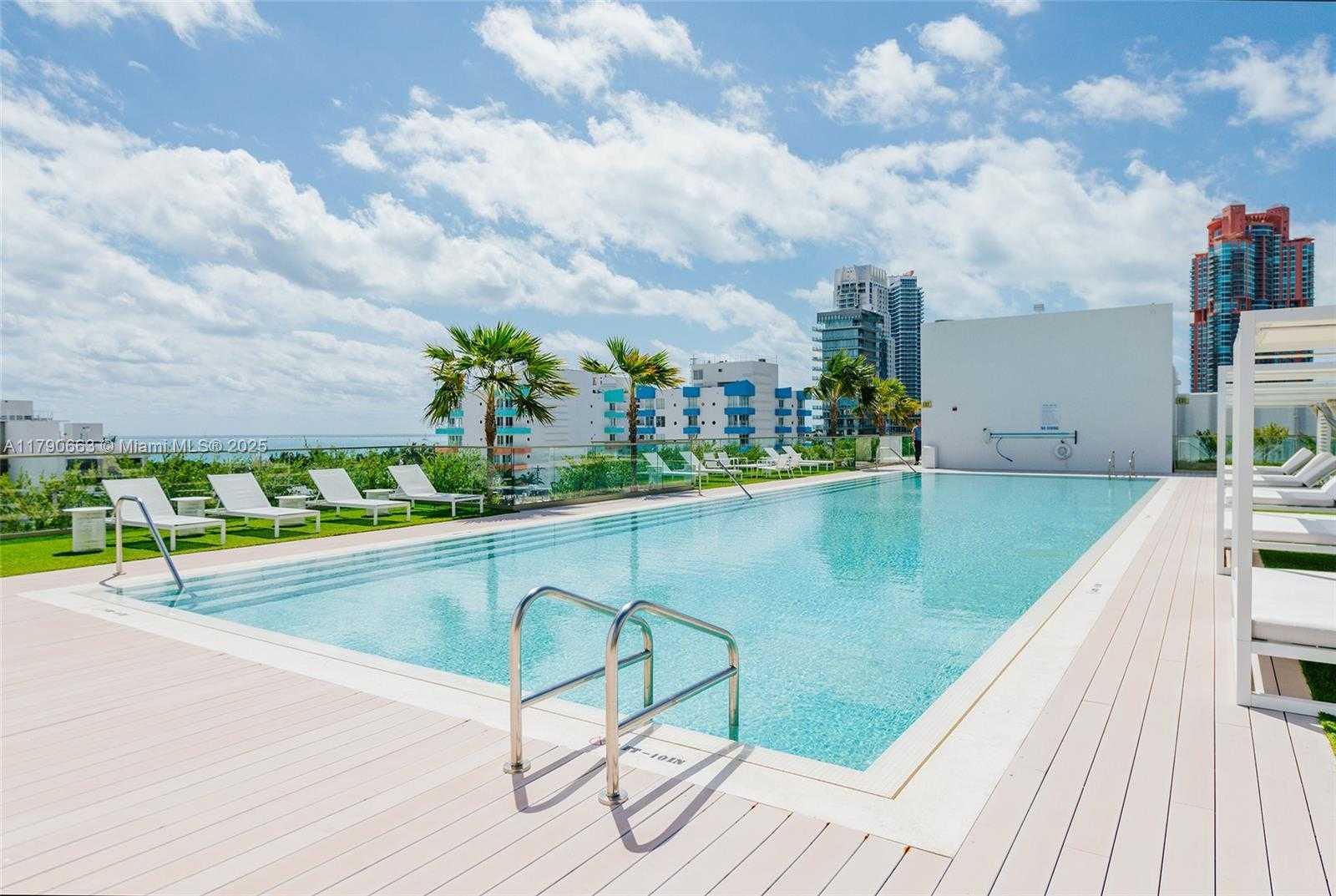 Small Image of 300 COLLINS AVE #2F, Miami Beach Number 17