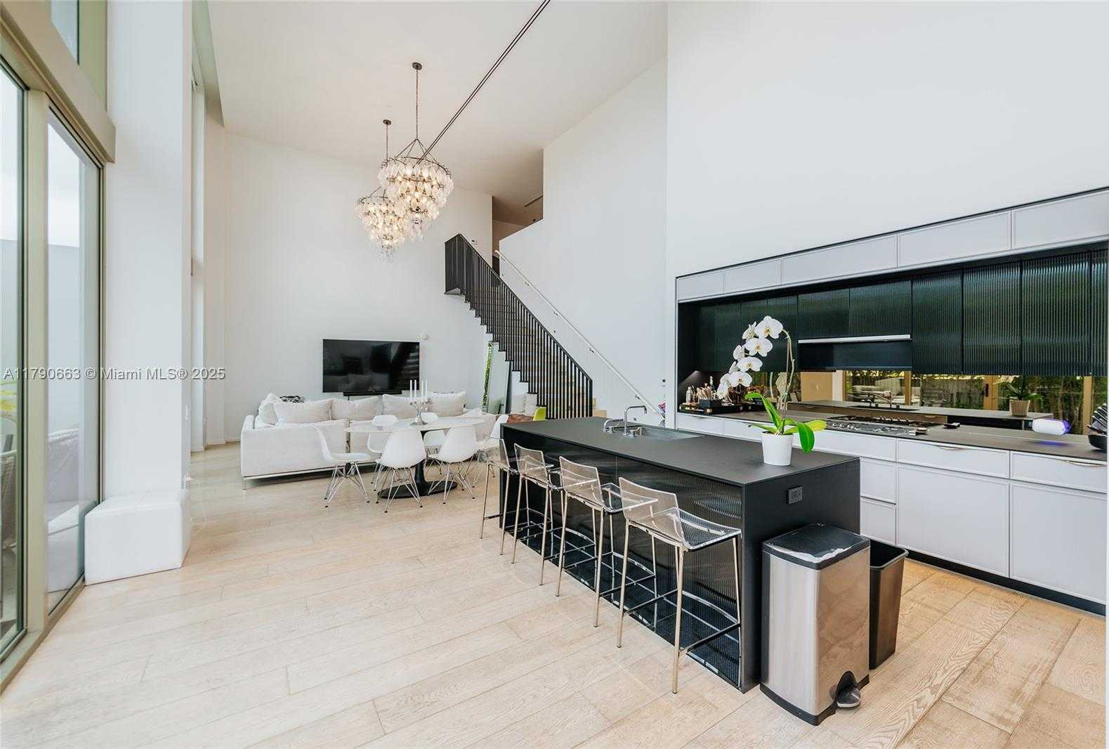 Small Image of 300 COLLINS AVE #2F, Miami Beach Number 2