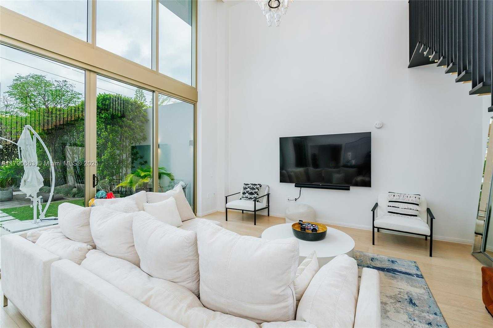 Small Image of 300 COLLINS AVE #2F, Miami Beach Number 23