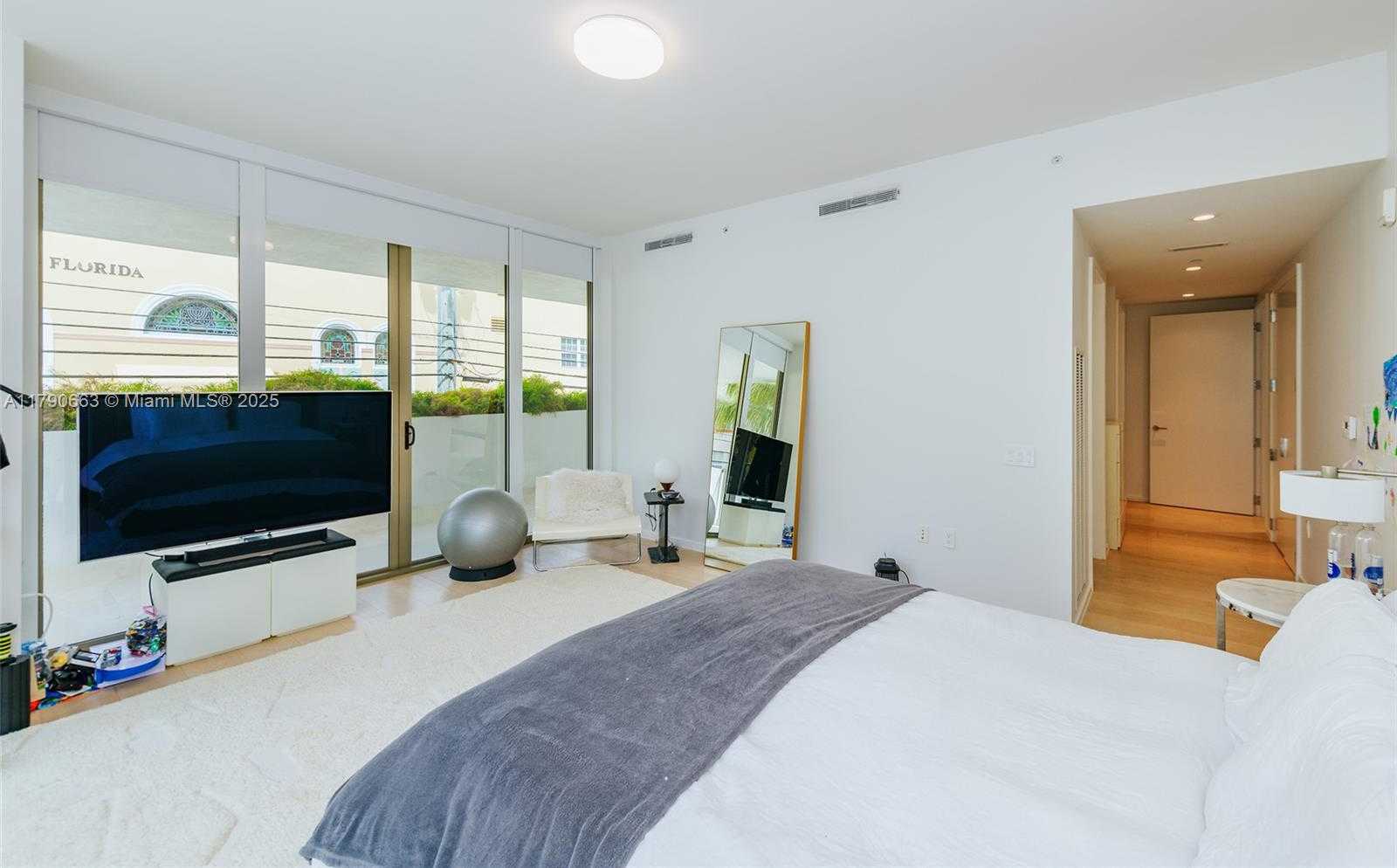 Small Image of 300 COLLINS AVE #2F, Miami Beach Number 25