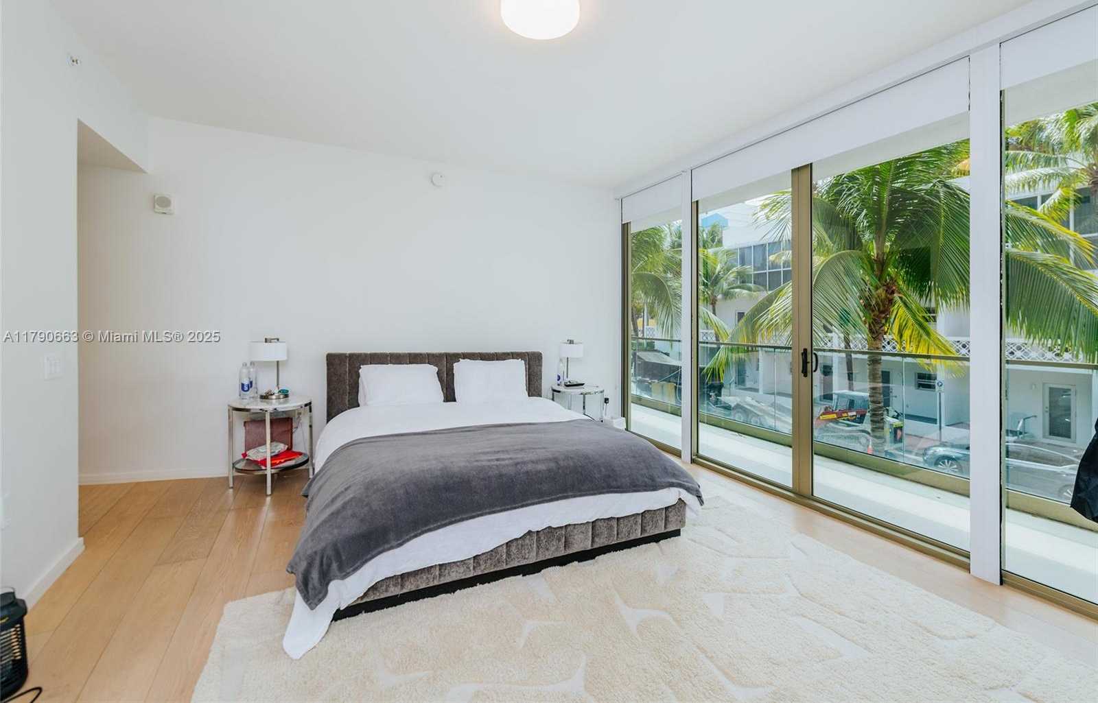 Small Image of 300 COLLINS AVE #2F, Miami Beach Number 27