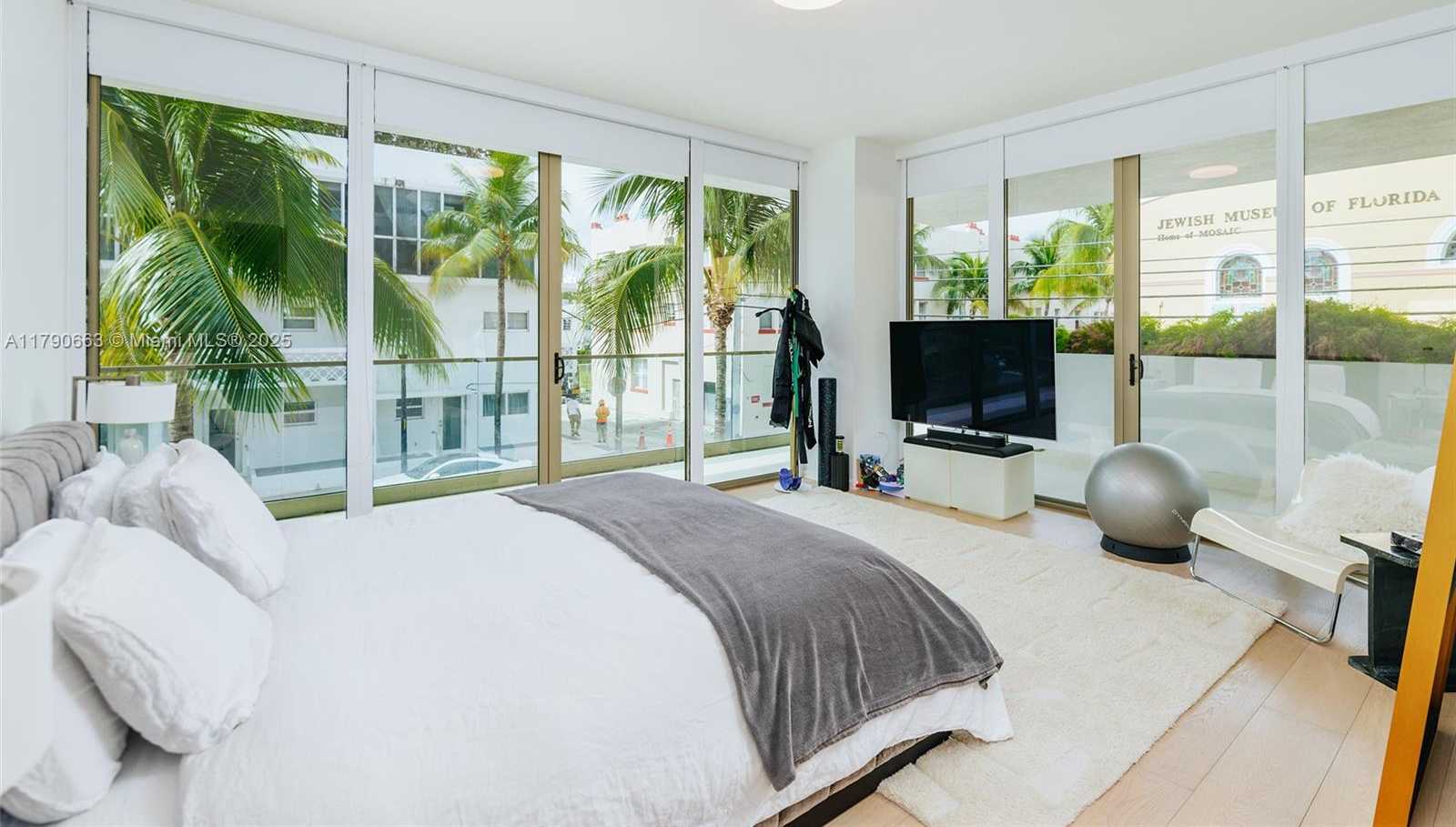 Small Image of 300 COLLINS AVE #2F, Miami Beach Number 28