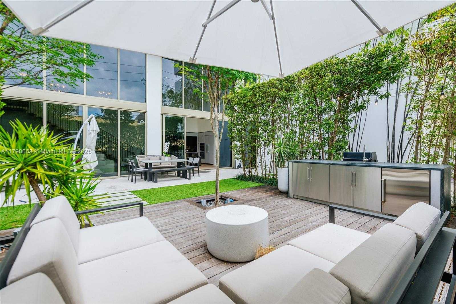 Small Image of 300 COLLINS AVE #2F, Miami Beach Number 3