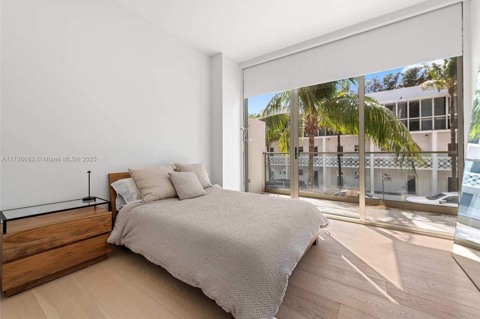 Small Image of 300 COLLINS AVE #2F, Miami Beach Number 31