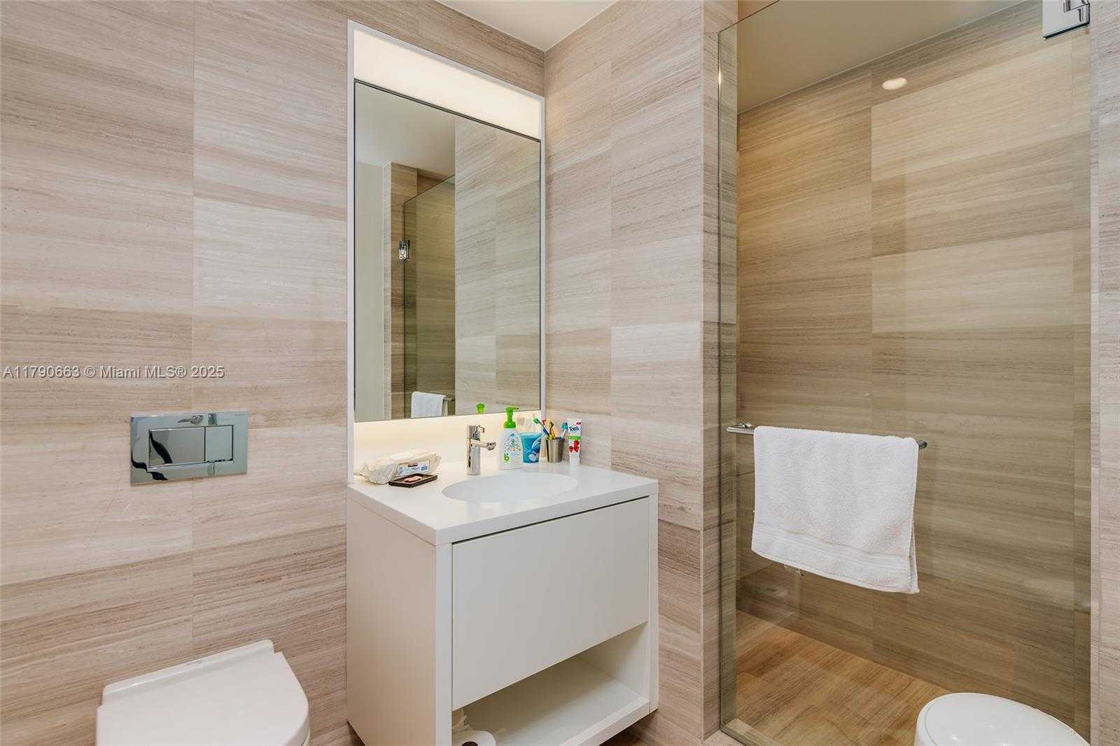 Small Image of 300 COLLINS AVE #2F, Miami Beach Number 35