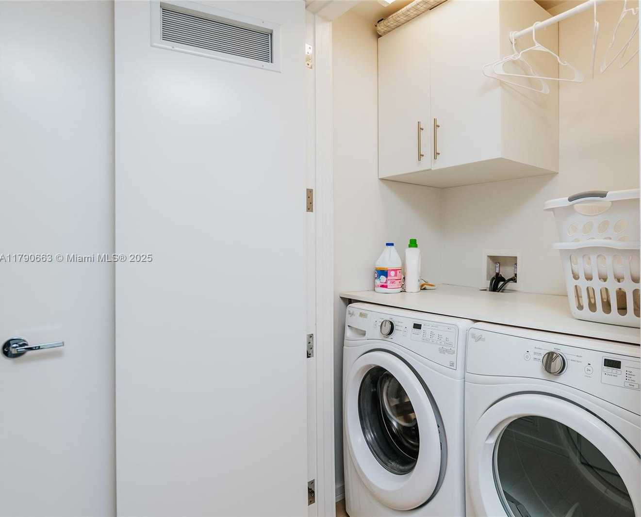 Small Image of 300 COLLINS AVE #2F, Miami Beach Number 36
