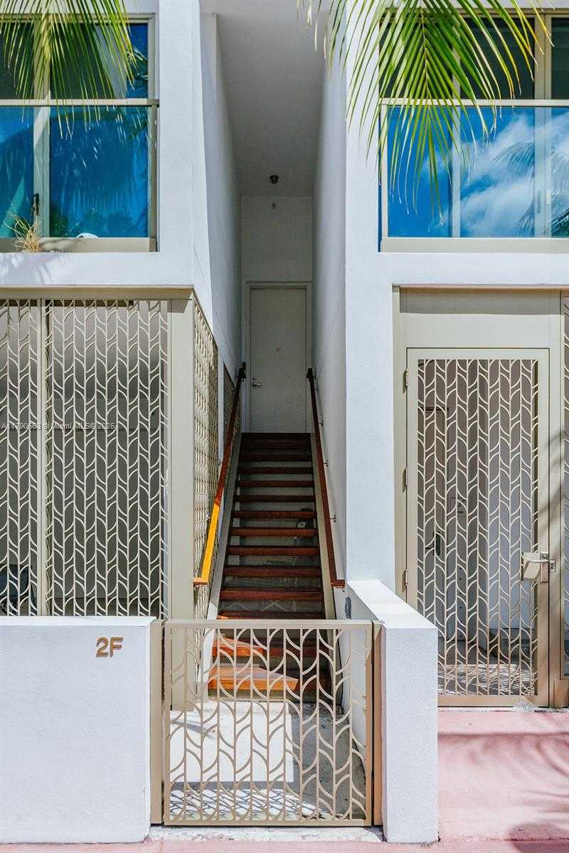 Small Image of 300 COLLINS AVE #2F, Miami Beach Number 38