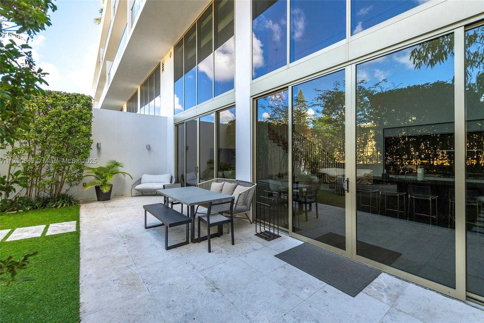 Small Image of 300 COLLINS AVE #2F, Miami Beach Number 39