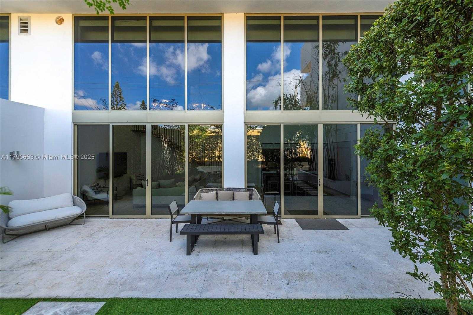 Small Image of 300 COLLINS AVE #2F, Miami Beach Number 41