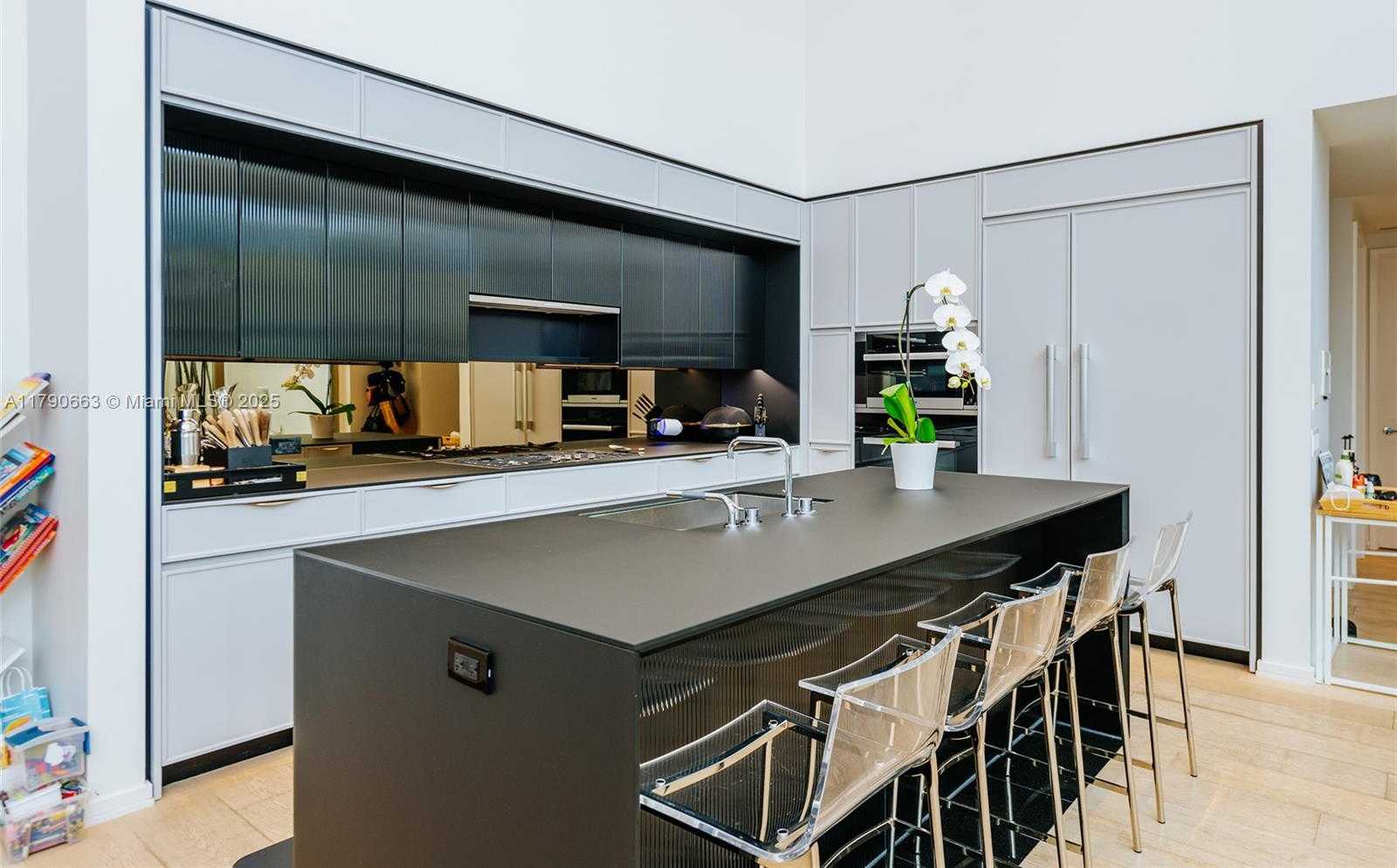 Small Image of 300 COLLINS AVE #2F, Miami Beach Number 5