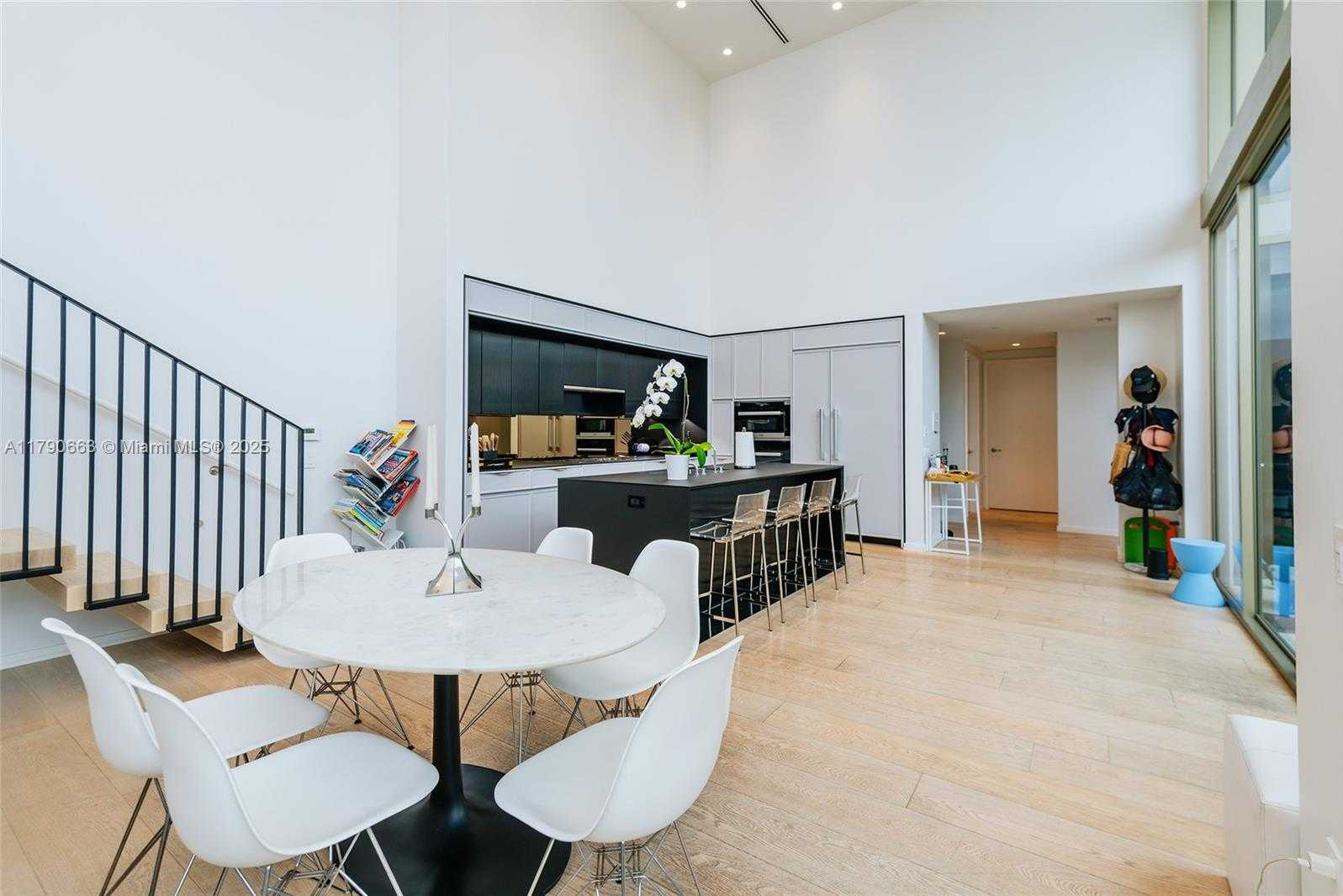 Small Image of 300 COLLINS AVE #2F, Miami Beach Number 6