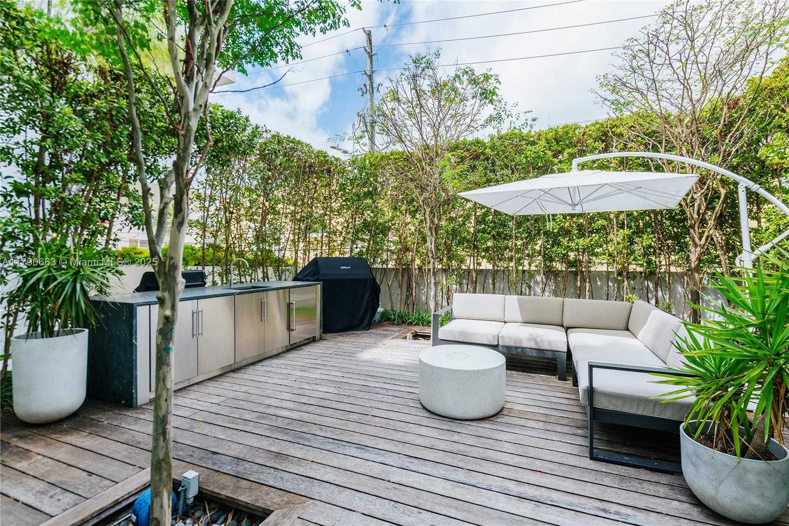 Small Image of 300 COLLINS AVE #2F, Miami Beach Number 7