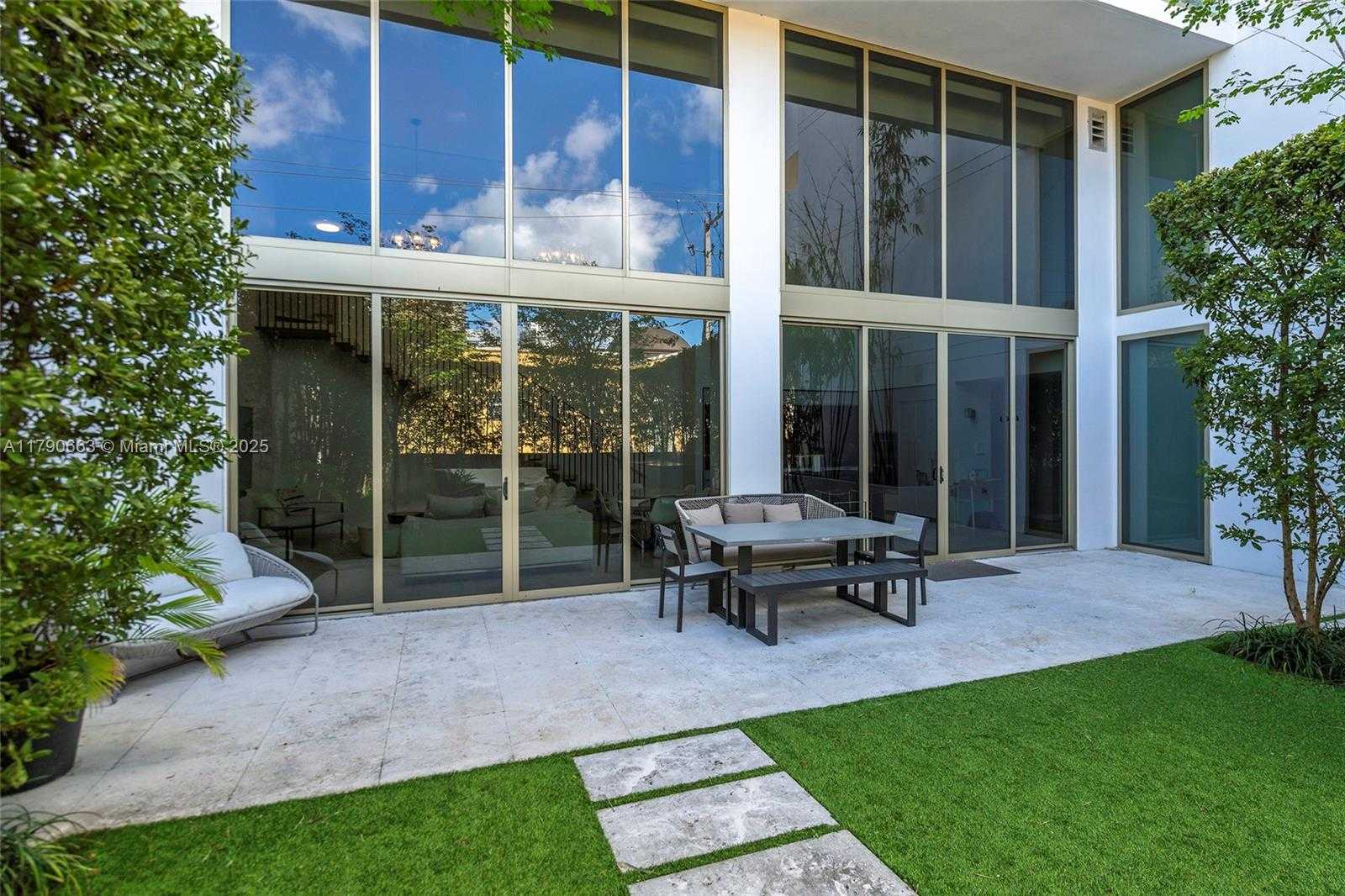 Small Image of 300 COLLINS AVE #2F, Miami Beach Number 8