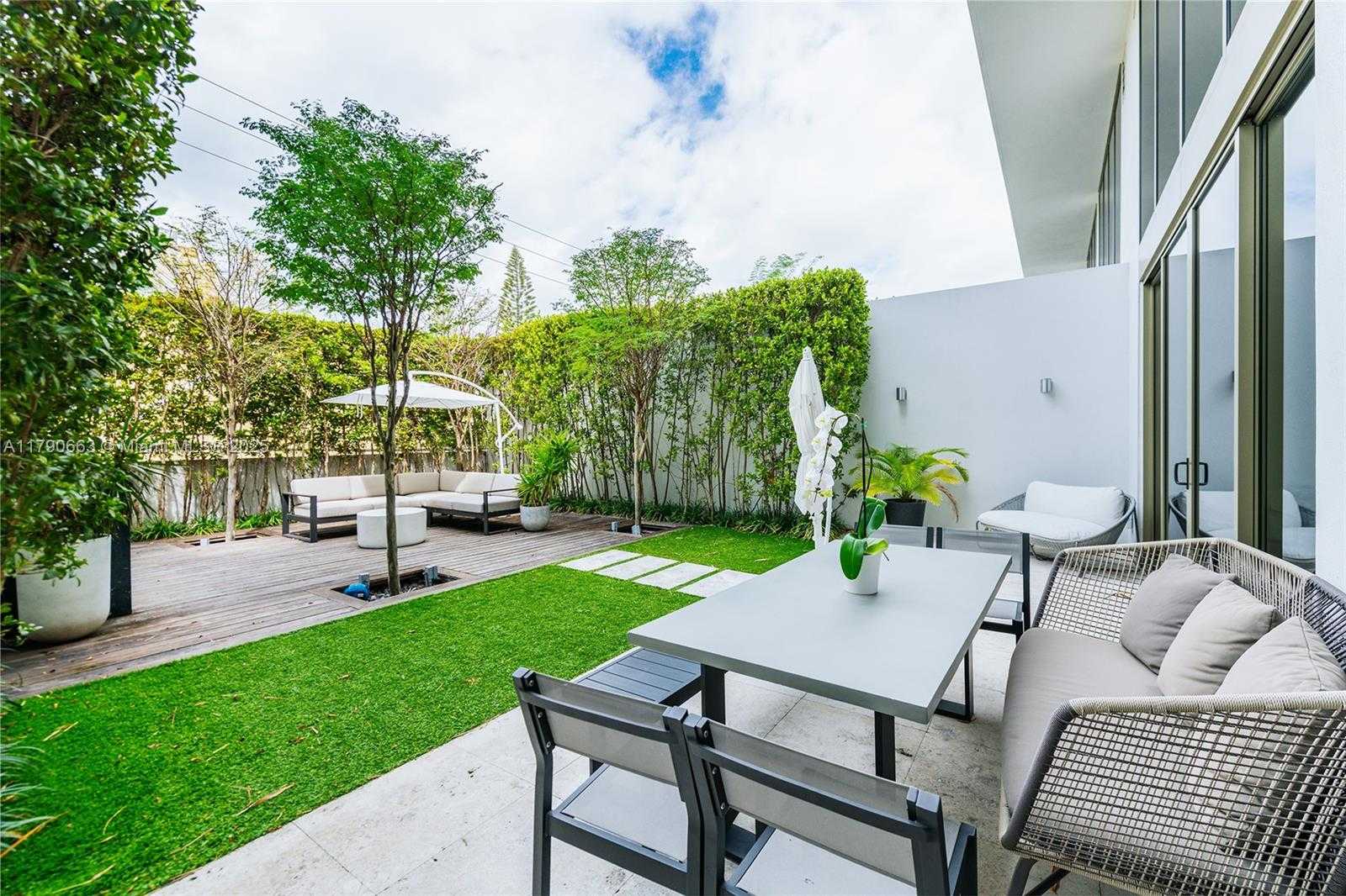 Small Image of 300 COLLINS AVE #2F, Miami Beach Number 9