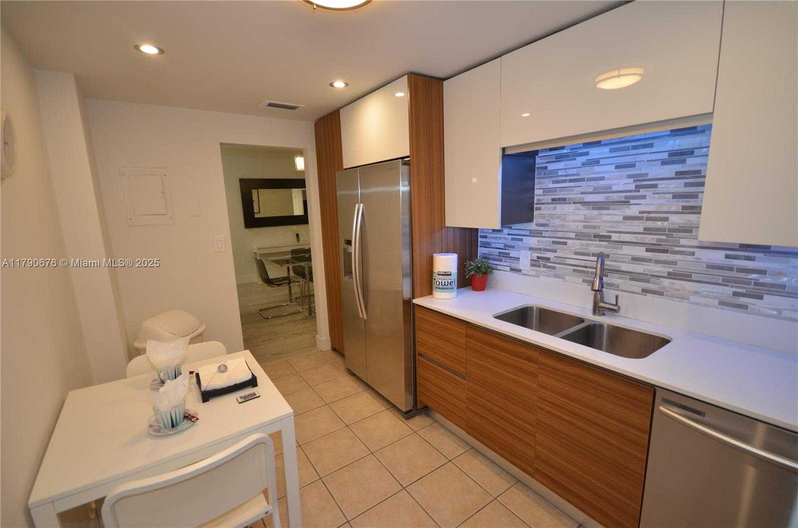 Small Image of 3801 SOUTH OCEAN DR #1D, Hollywood Number 2