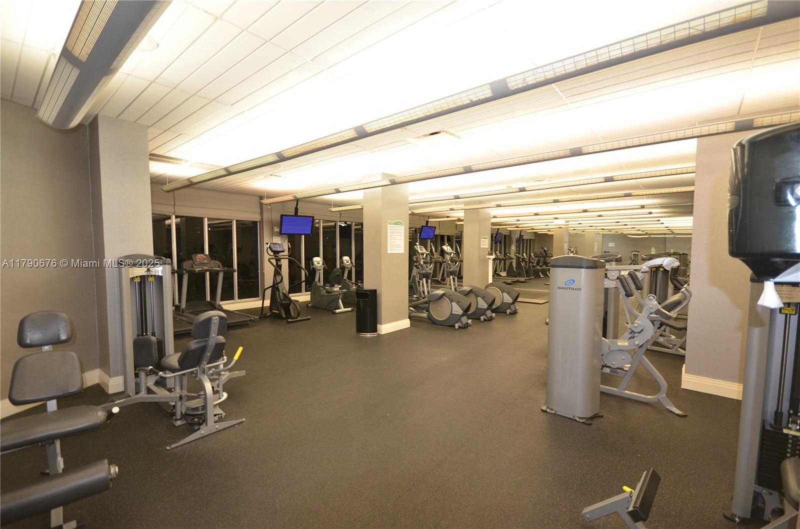 Small Image of 3801 SOUTH OCEAN DR #1D, Hollywood Number 36