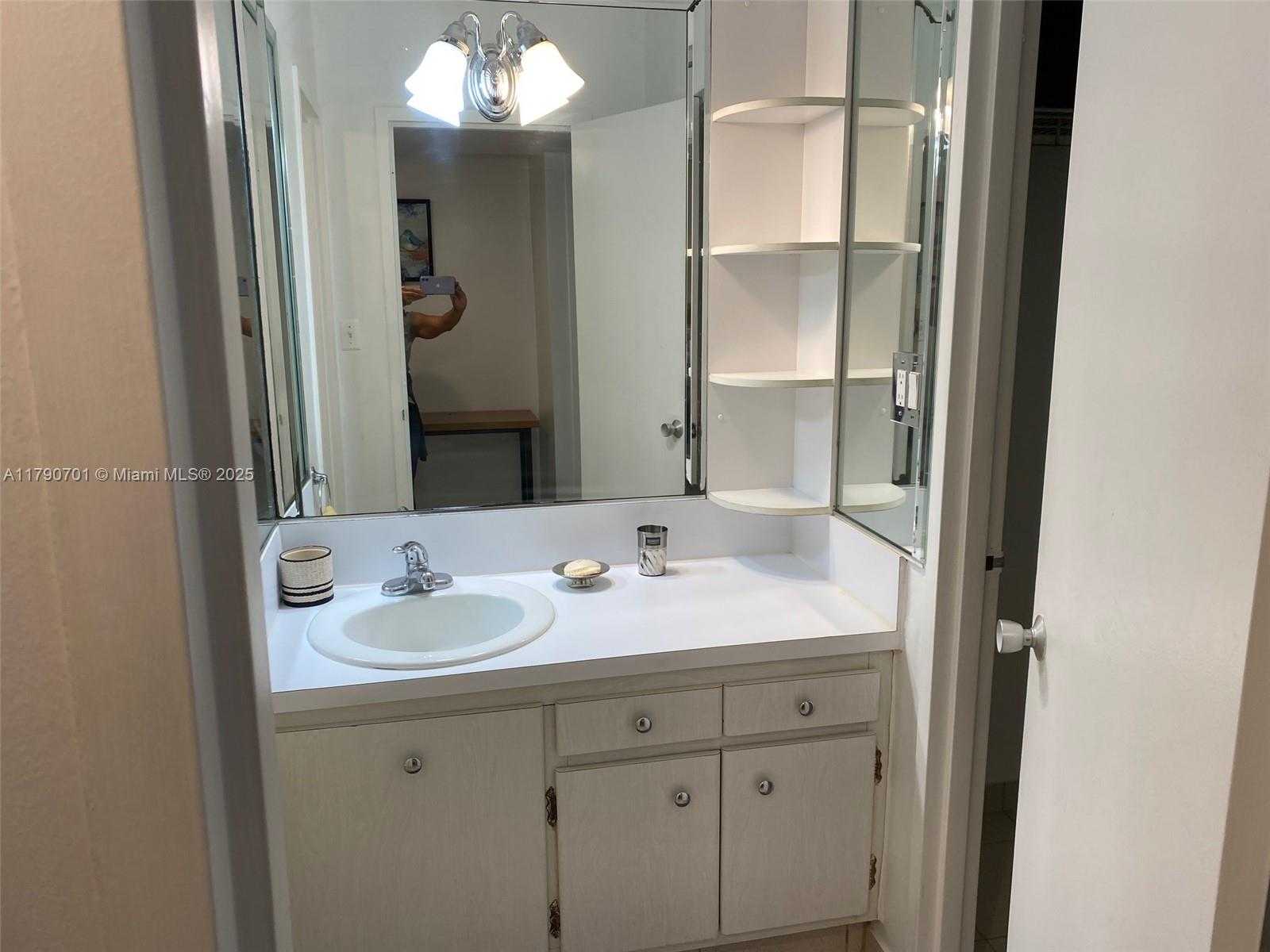 Small Image of 100 LINCOLN RD #304, Miami Beach Number 11