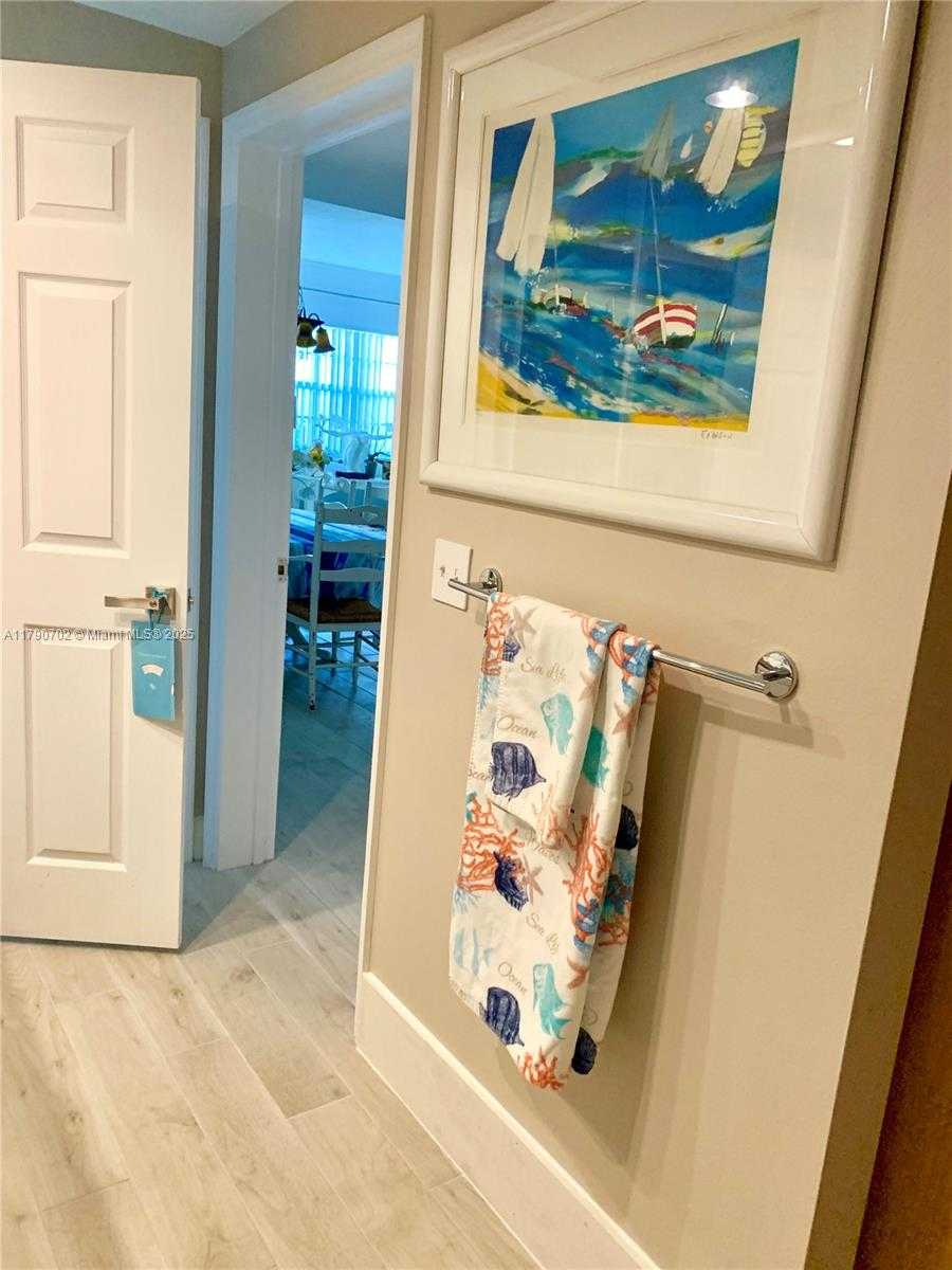 Small Image of 3235 #11101, Aventura Number 13