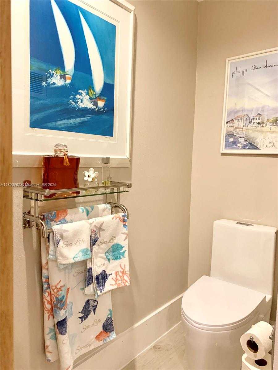 Small Image of 3235 #11101, Aventura Number 14