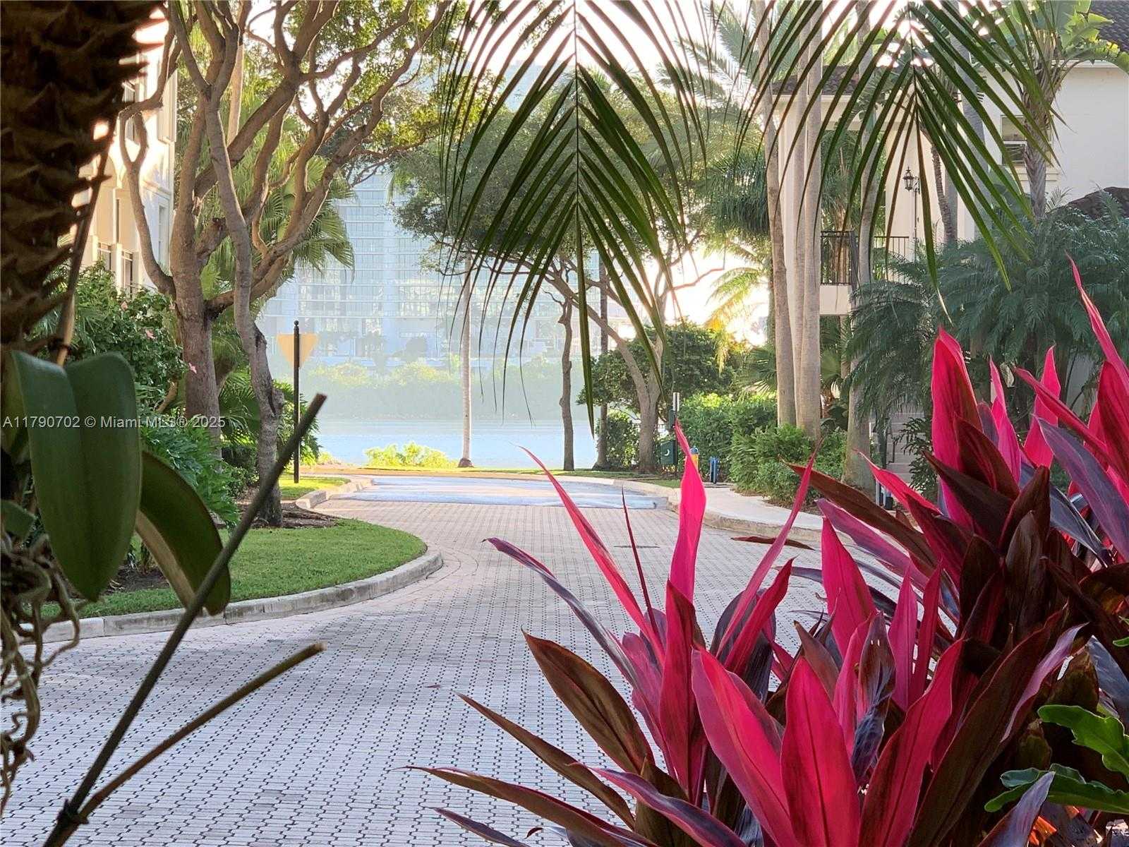 Small Image of 3235 #11101, Aventura Number 20