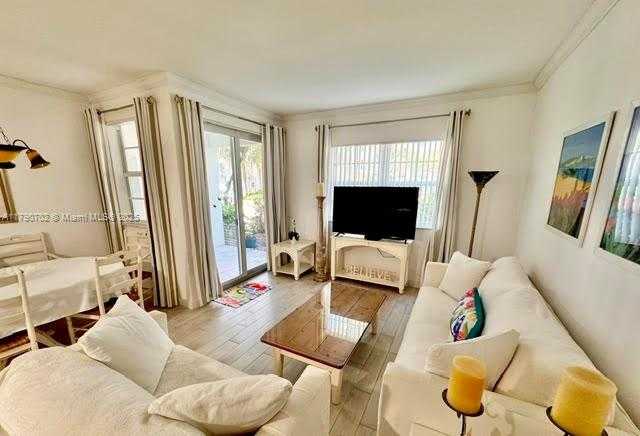 Small Image of 3235 #11101, Aventura Number 3
