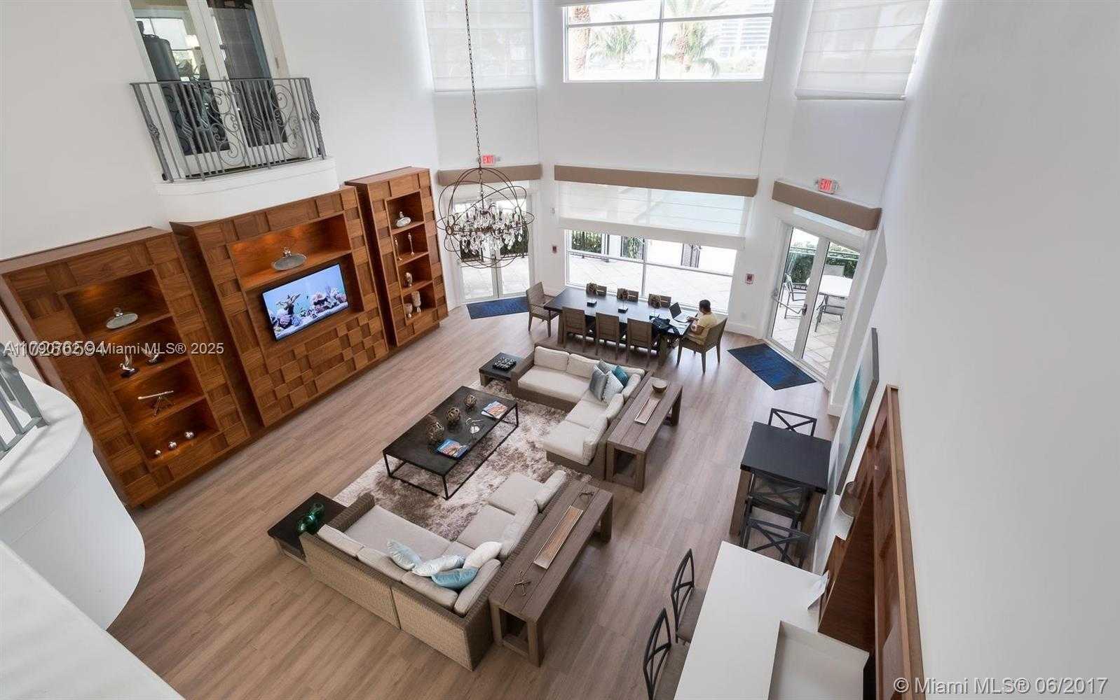 Small Image of 3235 #11101, Aventura Number 32