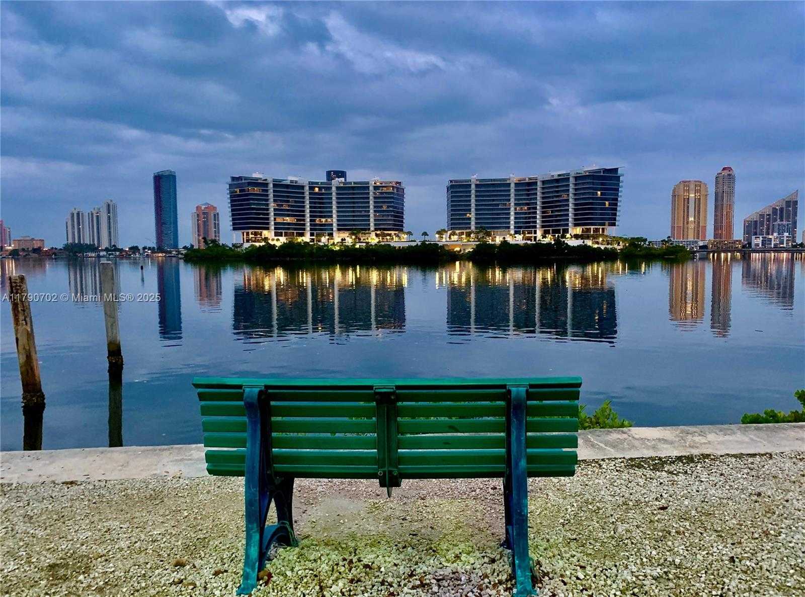 Small Image of 3235 #11101, Aventura Number 41