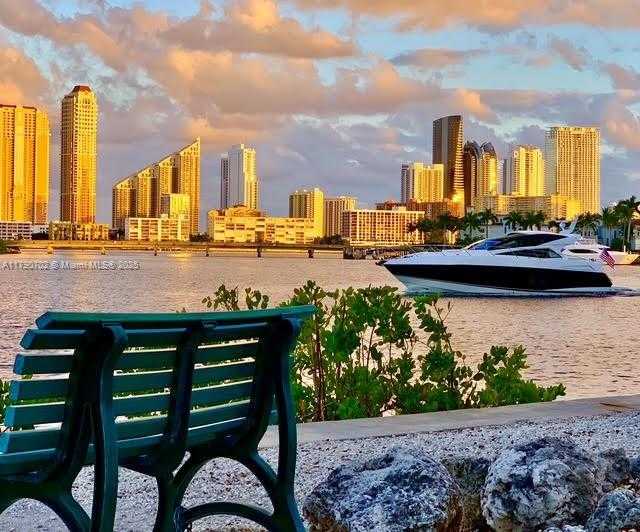 Small Image of 3235 #11101, Aventura Number 44