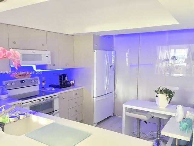 Small Image of 3235 #11101, Aventura Number 5