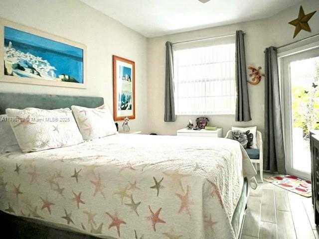 Small Image of 3235 #11101, Aventura Number 9
