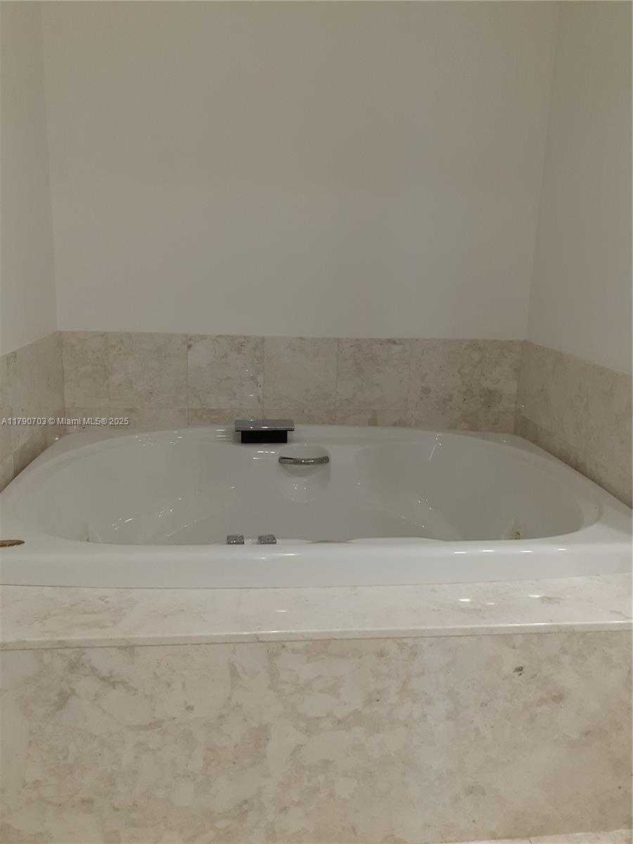 Small Image of 1331 BRICKELL BAY DR #3403, Miami Number 23
